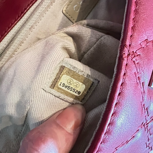 Chanel Burgundy Quilted Shoulder Bag - Picture 3 of 16